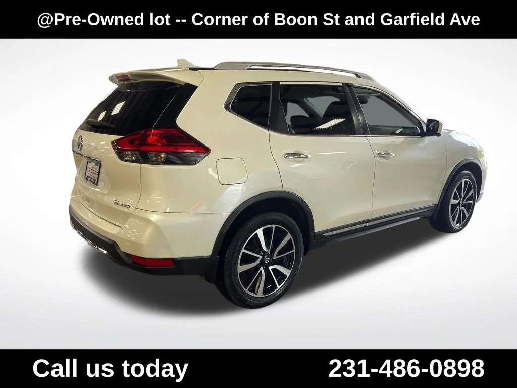 Used 2017  Nissan SL image 5