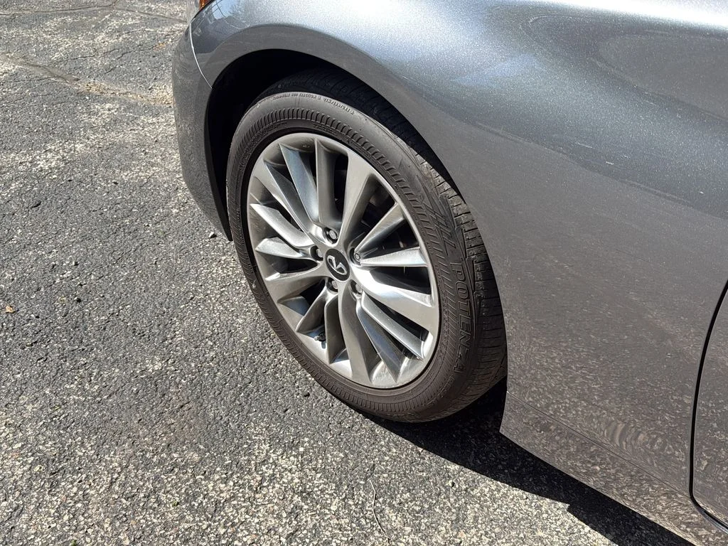 Used 2023 Gray INFINITI LUXE image 13