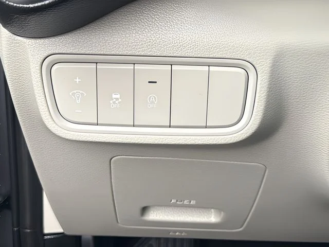 Used 2025 Silver Kia LX image 23
