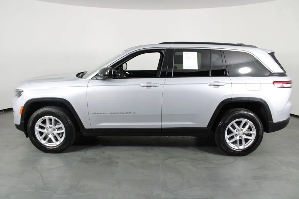 Used 2025 Silver Jeep Laredo X image 11