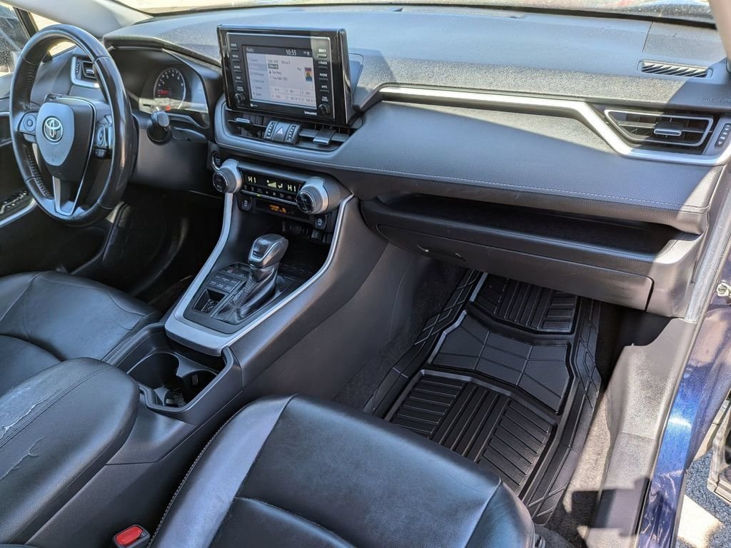 Used 2020 Blue Toyota XLE Premium image 33