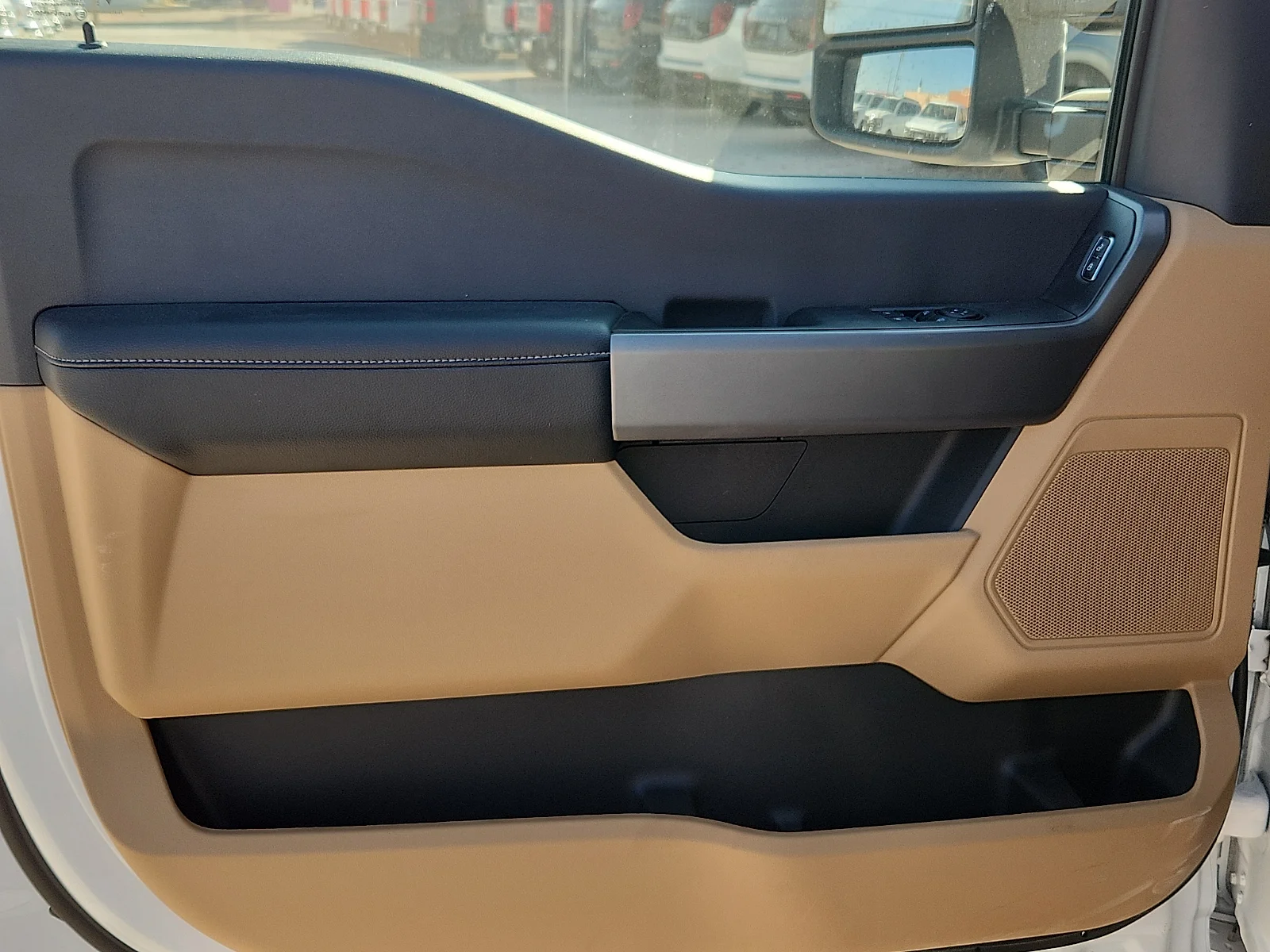 New 2027 Oxford White Ford XLT image 14