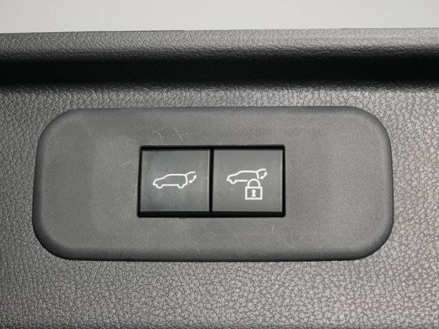 Used 2024 Wind Chill Pearl Toyota XLE image 16