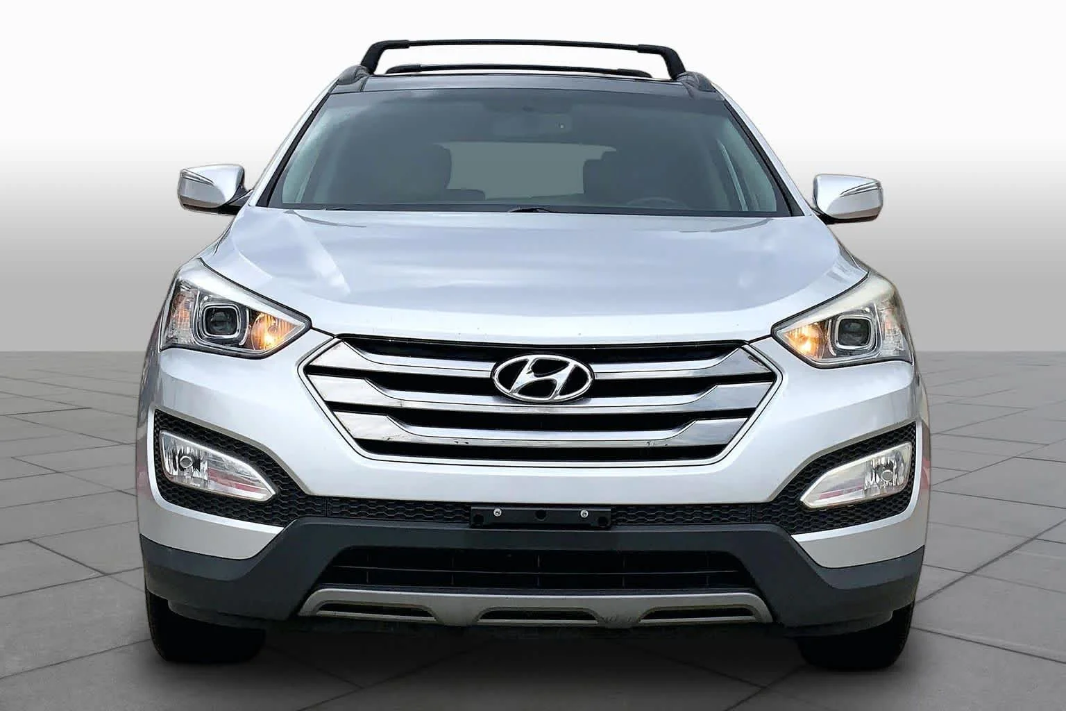 Used 2016 Sparkling Silver Hyundai  image 4