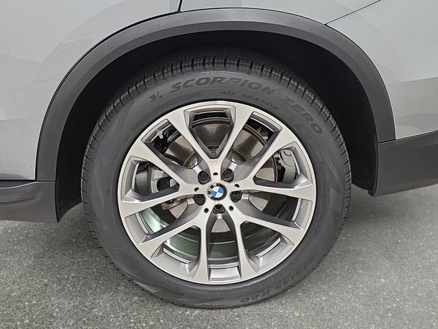 Certified Used 2025 Skyscraper Grey Metallic BMW xDrive40i image 30