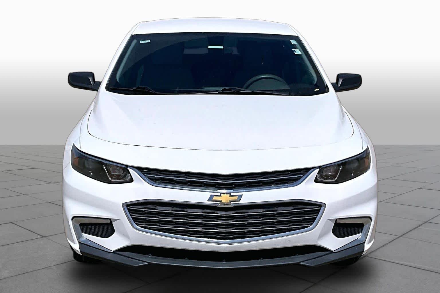 Used 2016 Summit White Chevrolet LS image 4