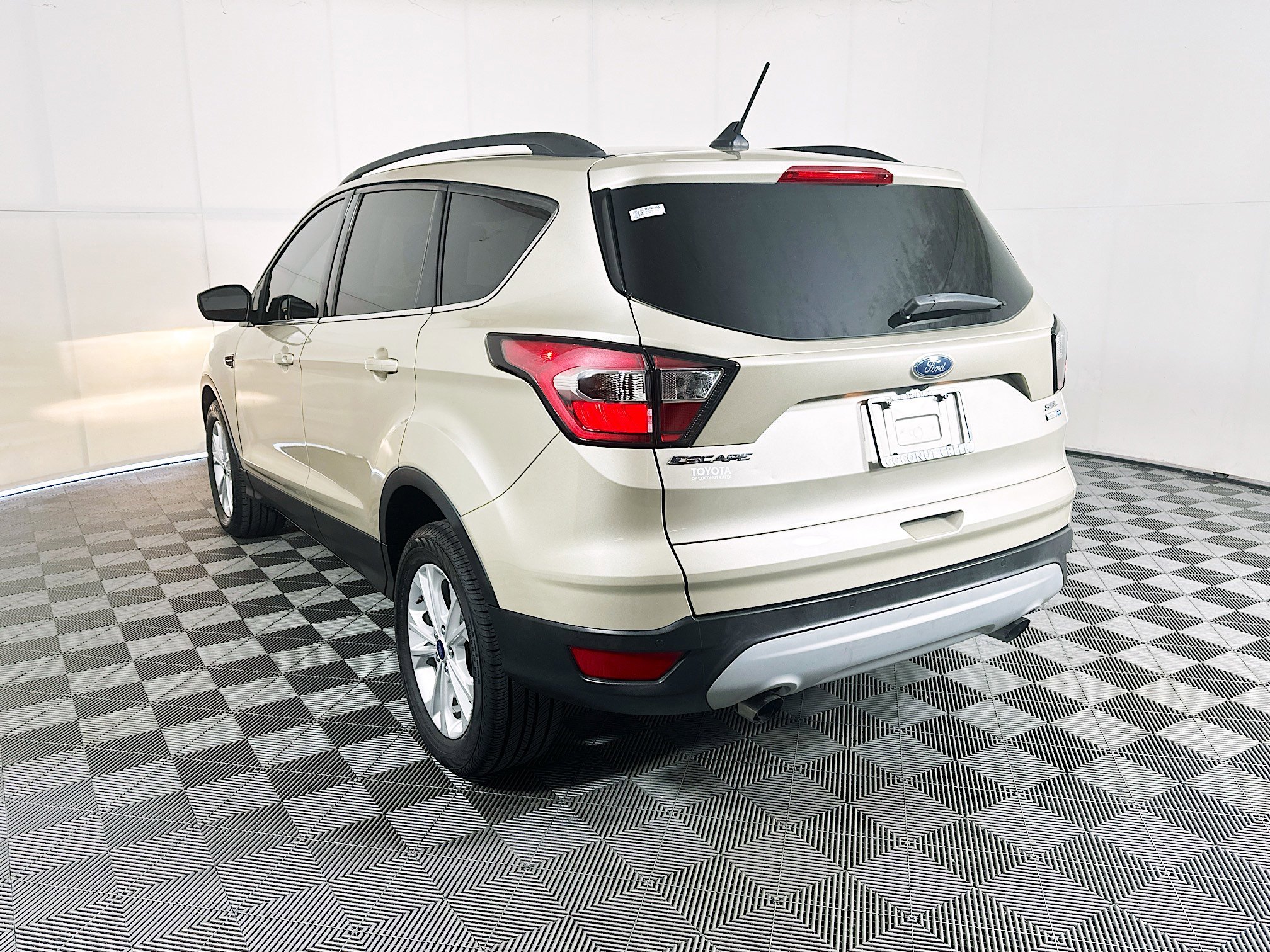 Used 2018 White Gold Metallic Ford SEL image 5
