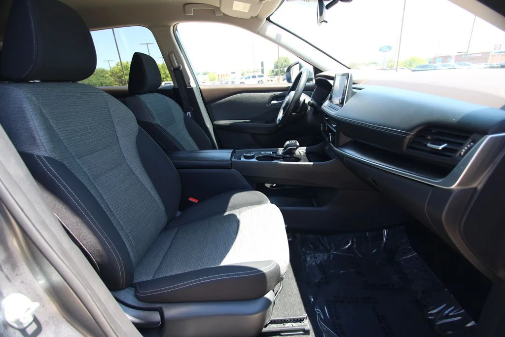 Used 2023 Gray Nissan SV image 8