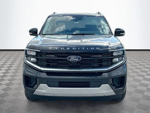 New 2025 Gray Metallic Ford Platinum image 2