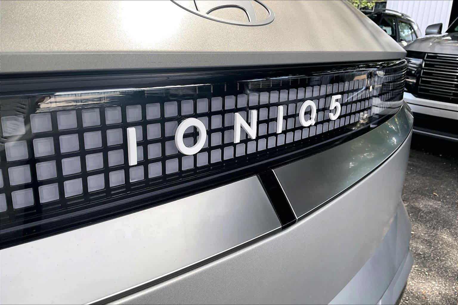 2026 Hyundai IONIQ 5 Limited - Photo 9
