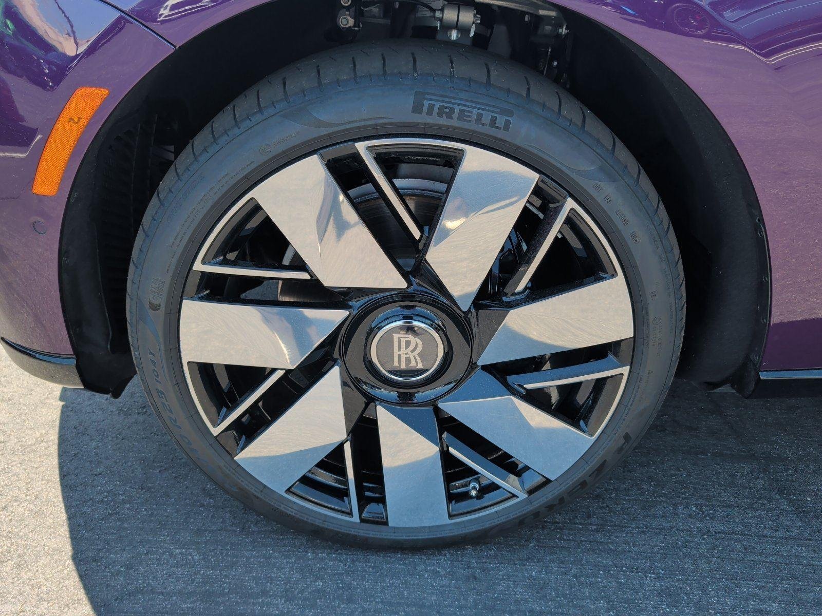 Used 2025 Belladonna Purple Rolls-Royce  image 10