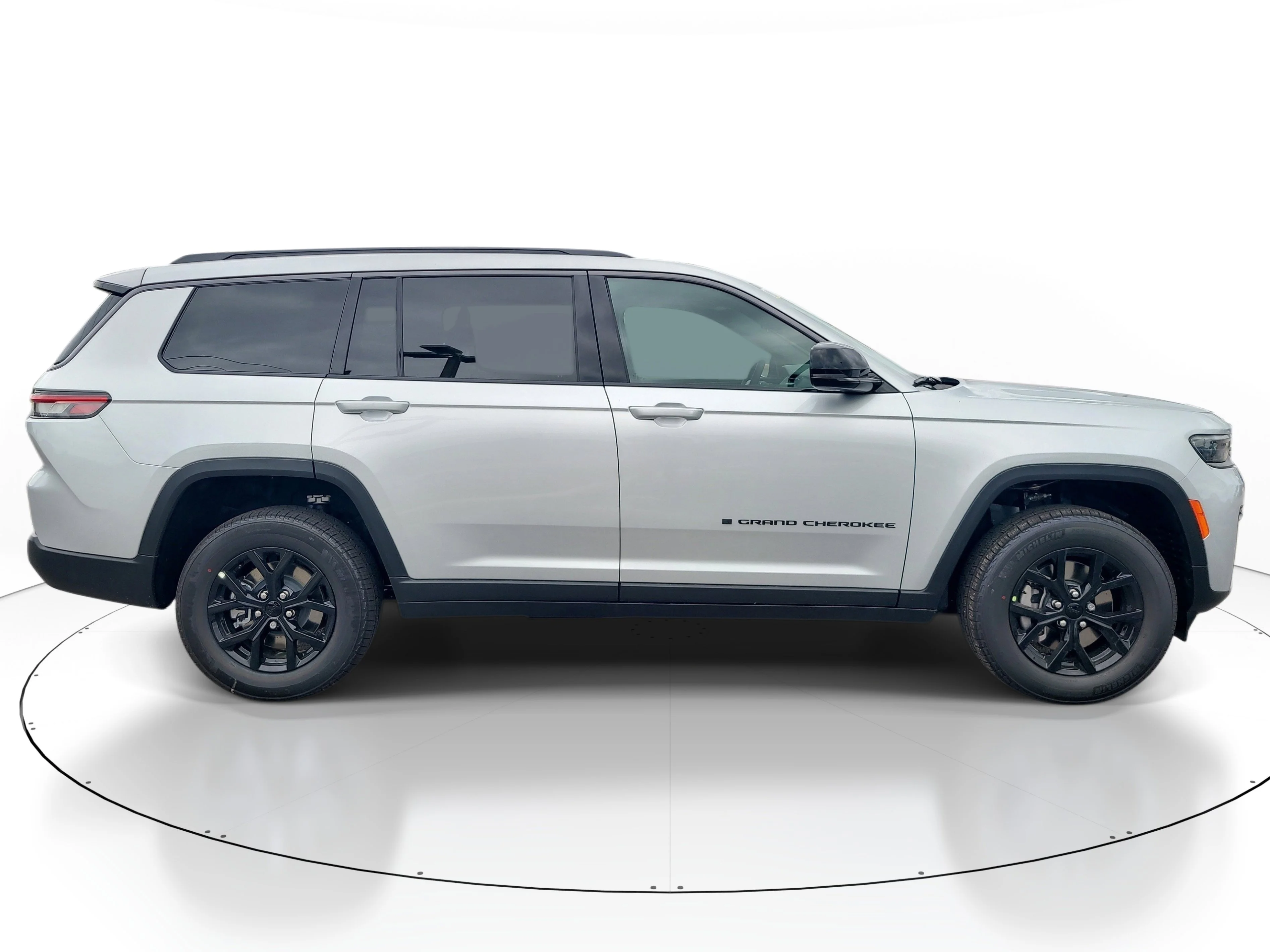 New 2026 Silver Zynith Jeep Laredo Altitude image 5