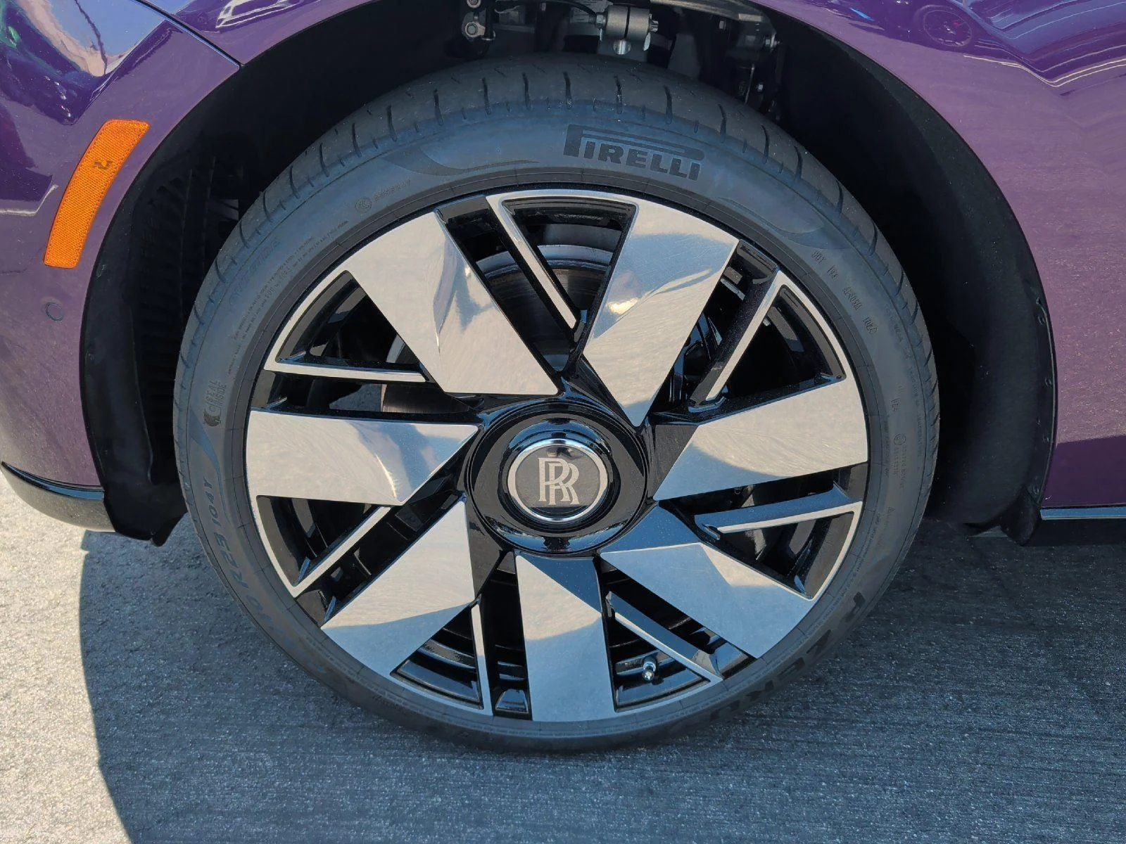 Used 2025 Belladonna Purple Rolls-Royce  image 10