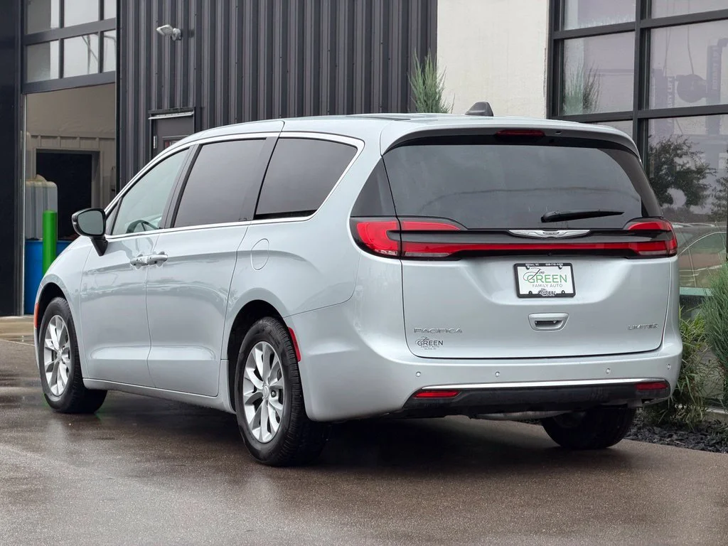 Used 2026 Silver Chrysler Limited image 3