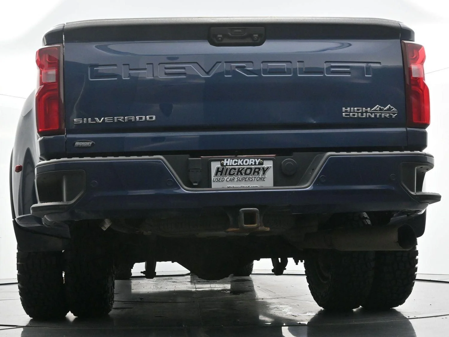 Used 2023 Northsky Blue Metallic Chevrolet High Country image 44
