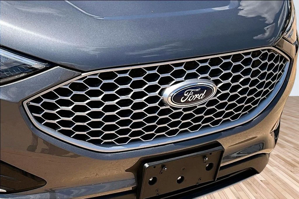 Used 2023 Gray Ford SEL image 26