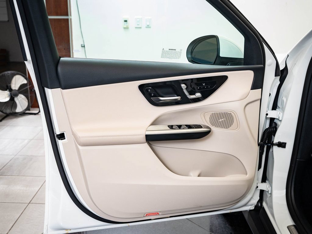 Used 2026 Polar White Mercedes-Benz GLC 300 image 24