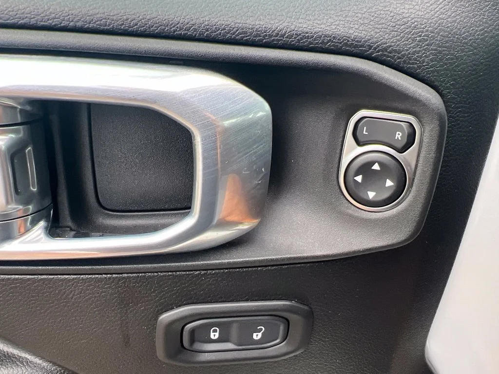 Certified Used 2022 White Jeep Mojave image 31