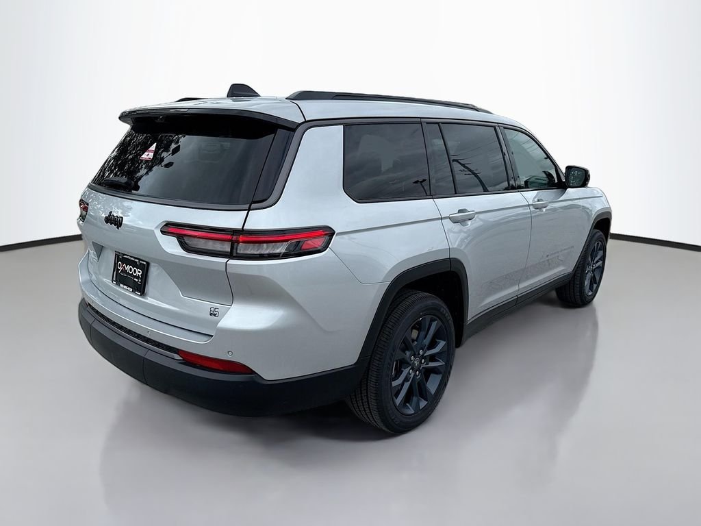 New 2026 Silver Zynith Exterior Paint Jeep 85th Anniversary Edition image 4