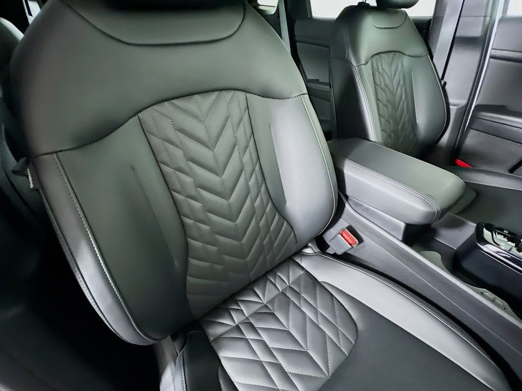 Used 2024 Glacier White Pearl/Ebony Black Roof Kia X-Pro Prestige image 29
