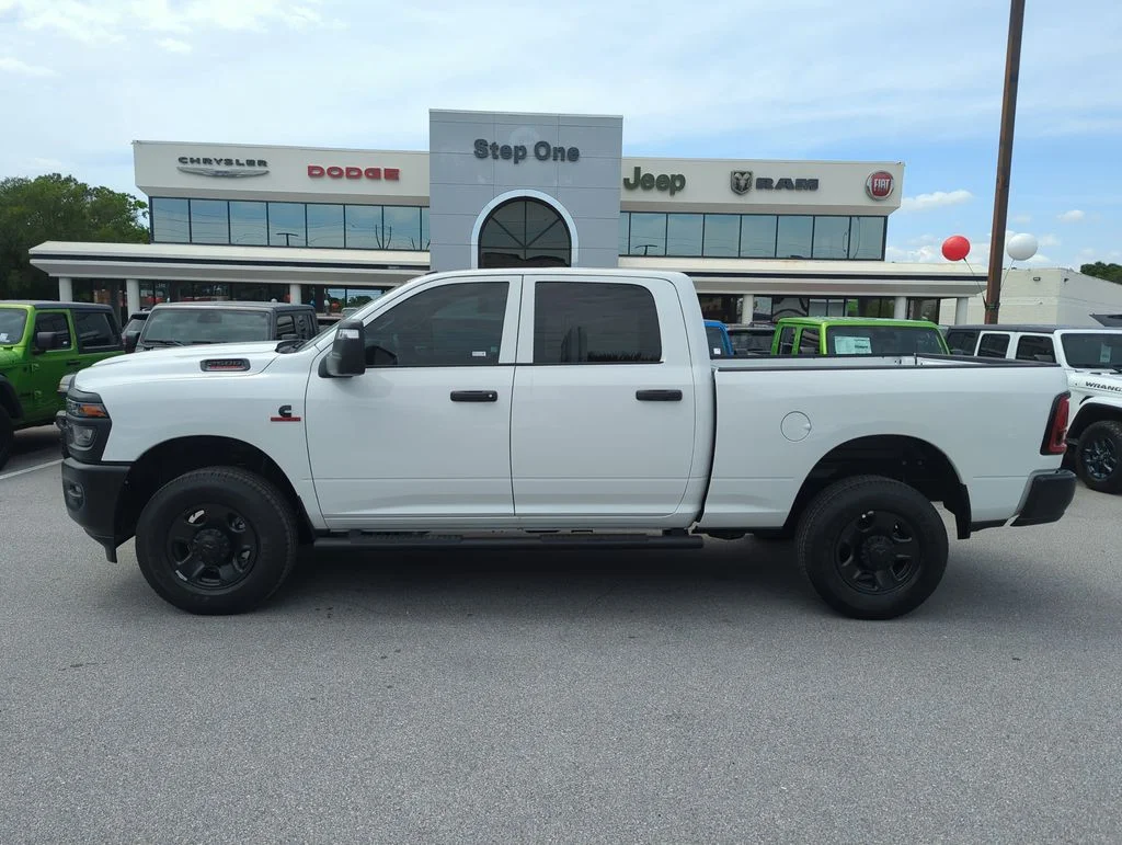 New 2026 Bright White Clearcoat RAM Tradesman image 4