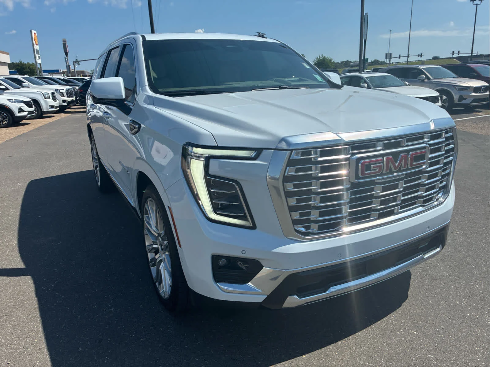 Used 2026 Glacier White Tricoat GMC Denali image 4