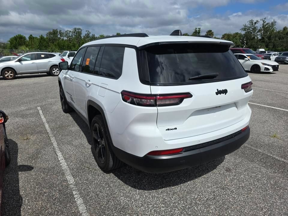 Used 2023 White Jeep Altitude image 4