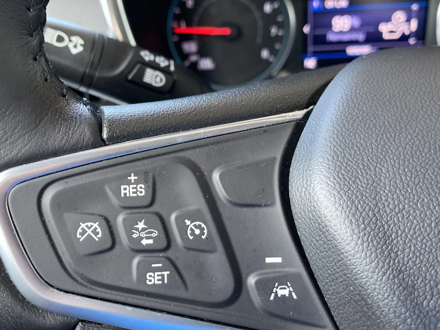 Used 2022 Iridescent Pearl Tricoat Chevrolet LT image 41
