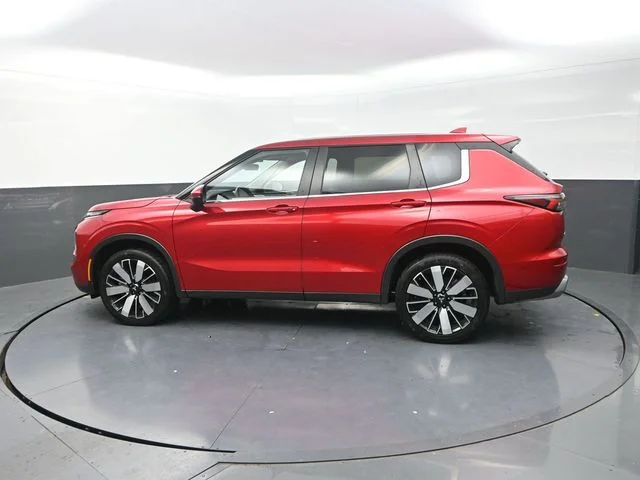 Used 2025  Mitsubishi SE image 4