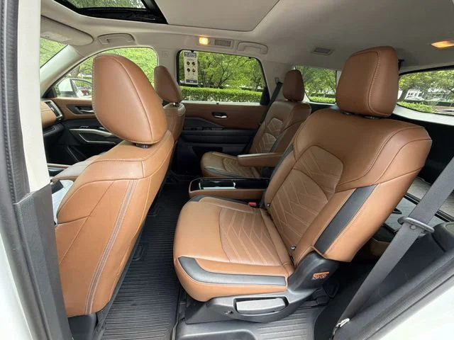 Used 2023 White Nissan Platinum image 23