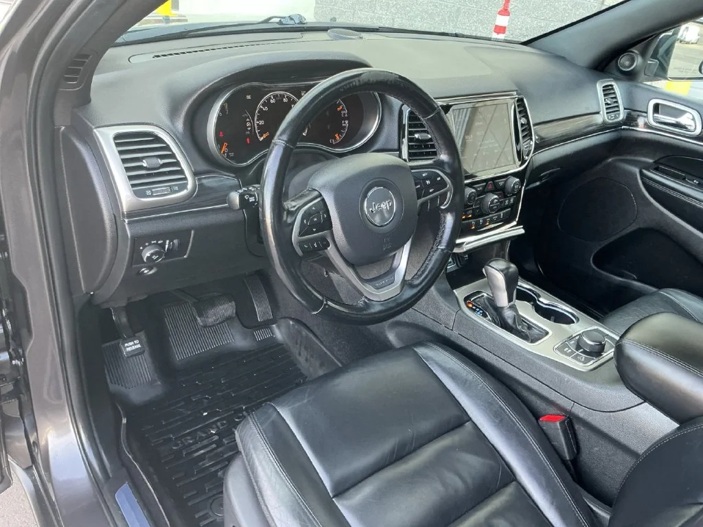 Used 2020 Gray Jeep Limited image 27