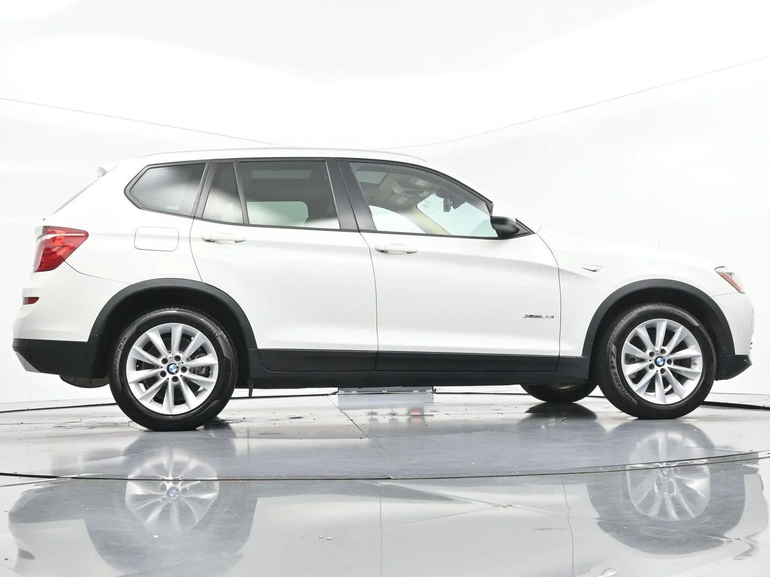 Used 2017 Alpine White BMW xDrive28i image 49