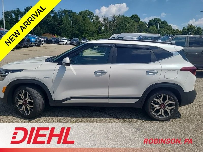 Used 2022 White Kia SX image 8