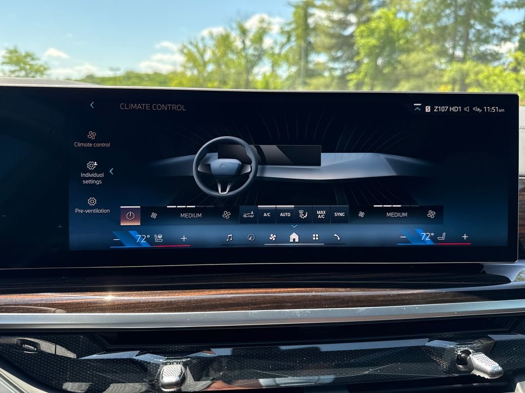 New 2026 White BMW xDrive40i image 18