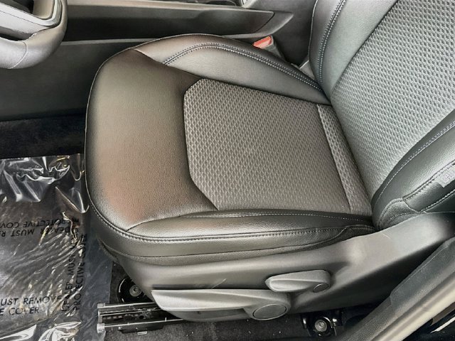 New 2026 Diamond Black Crystal Pearl-Coat Exterior Paint Jeep Latitude image 18