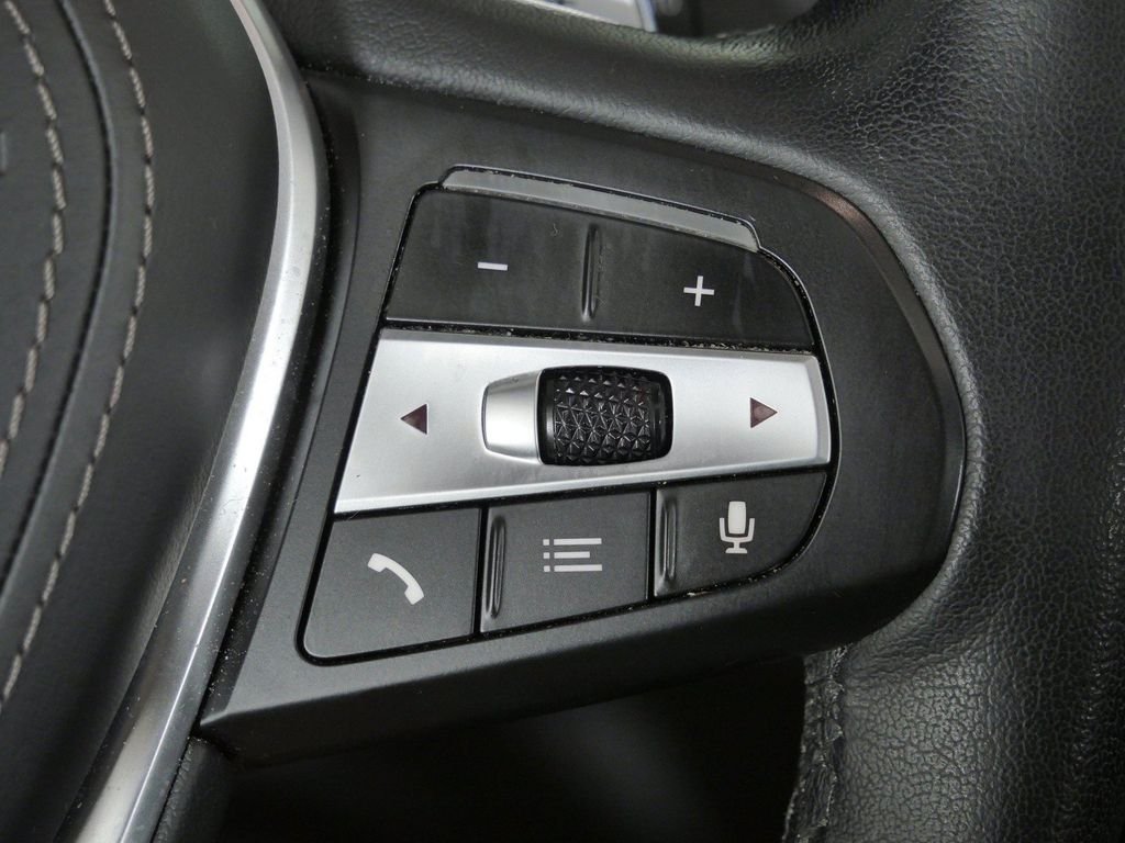 Used 2022 Black Sapphire Metallic BMW xDrive40i image 42