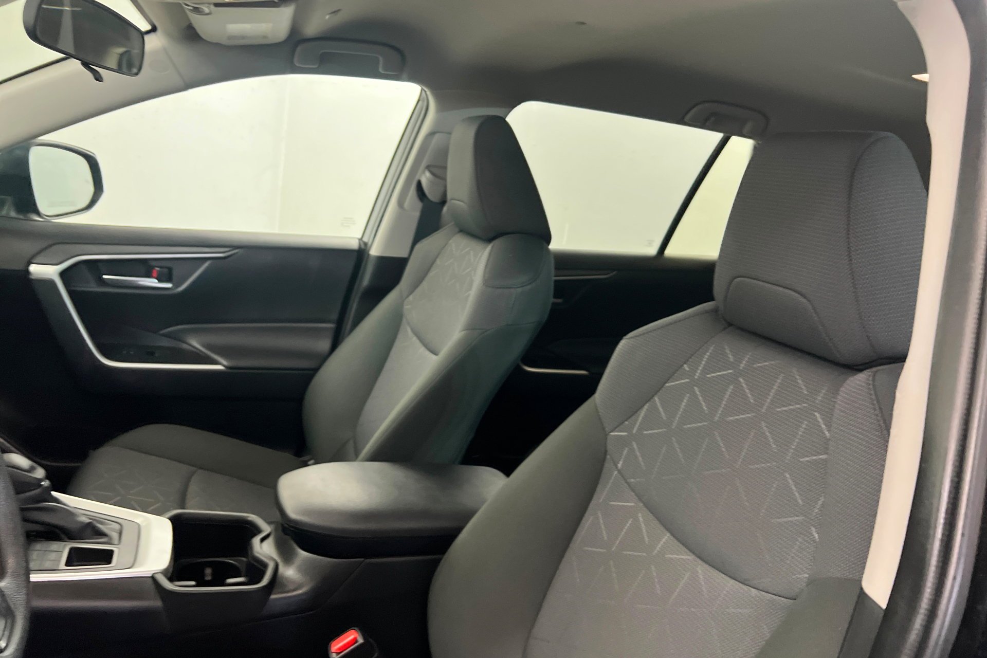 Used 2025 Midnight Black Metallic Toyota XLE image 17
