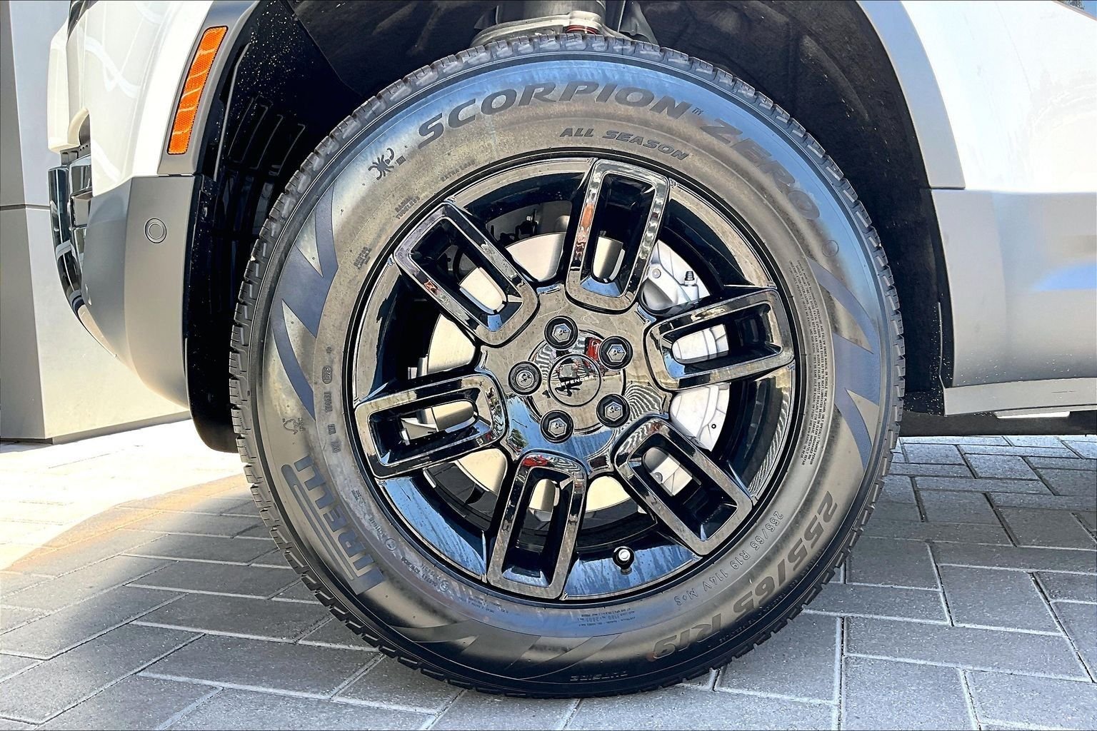 New 2026 Fuji White Land Rover S image 12