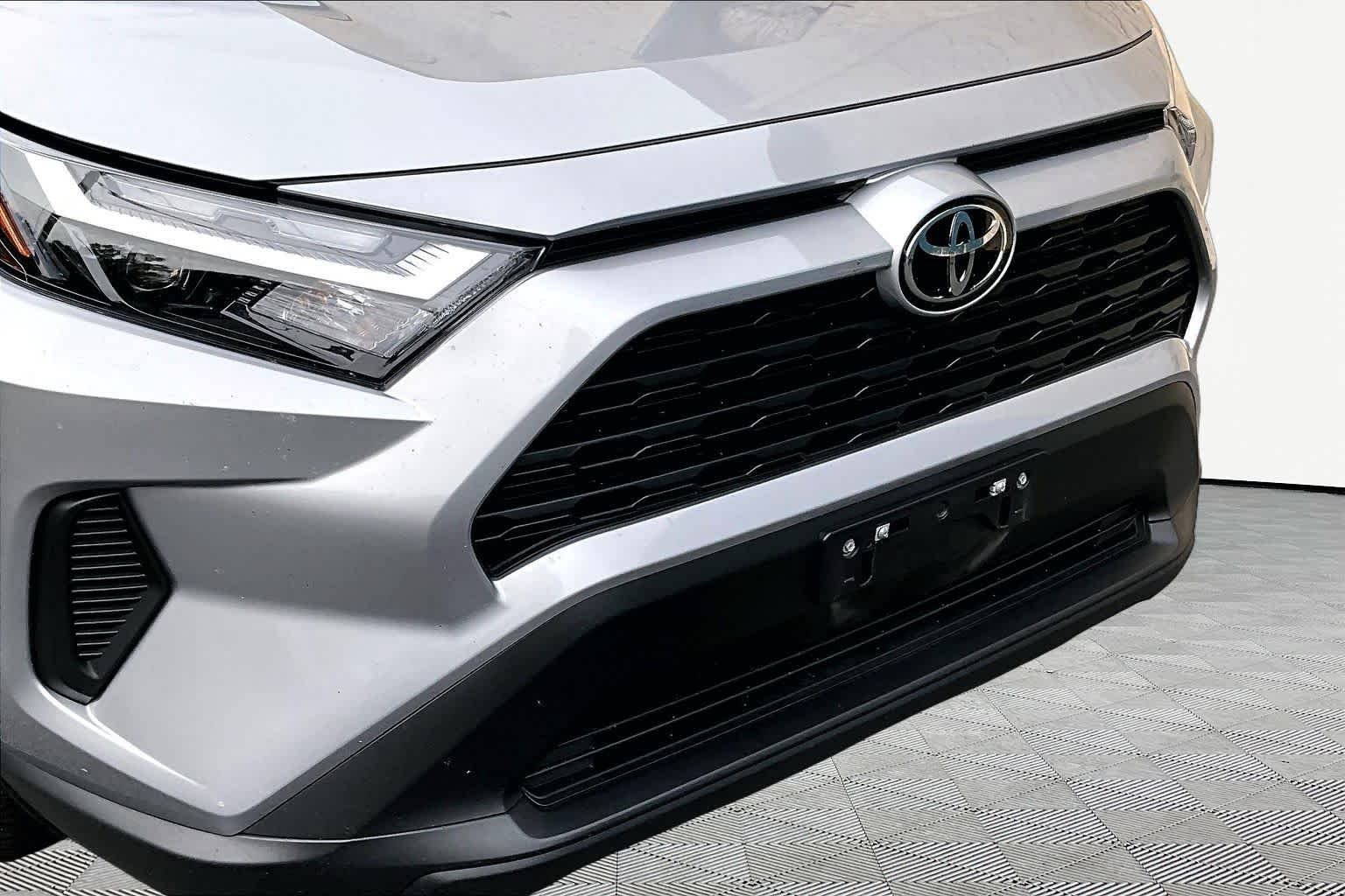 Used 2025 Silver Sky Metallic Toyota XLE image 30
