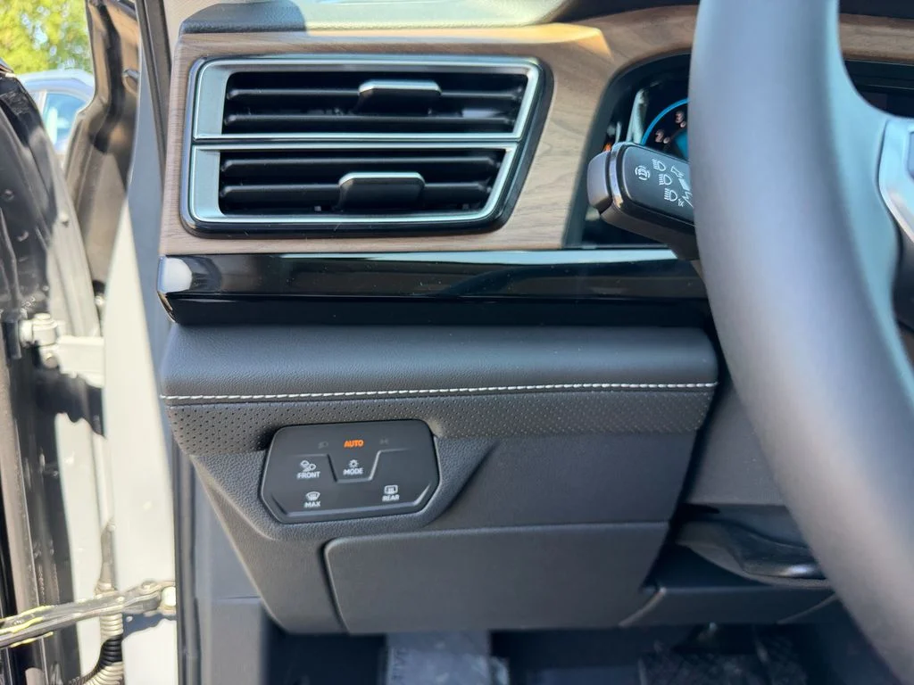 New 2026 Pure Gray Volkswagen 2.0T SE w/Technology image 20