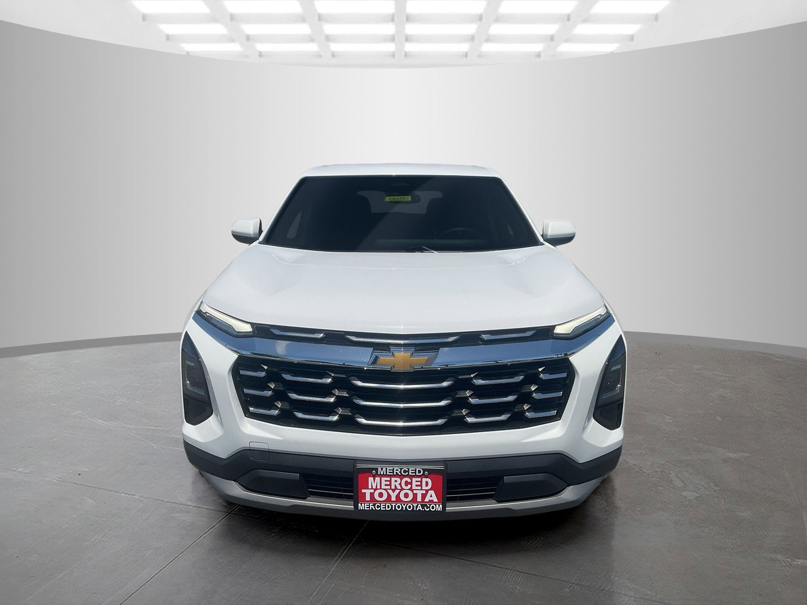 Used 2025 Summit White Chevrolet FWD LT image 8