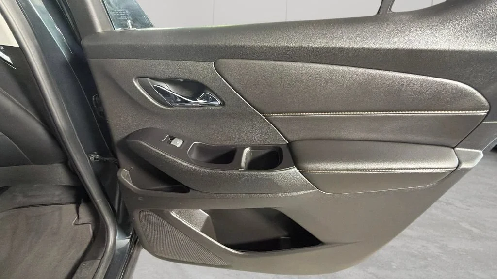 Used 2019 GRAPHITE METALLIC Chevrolet LT Leather image 33