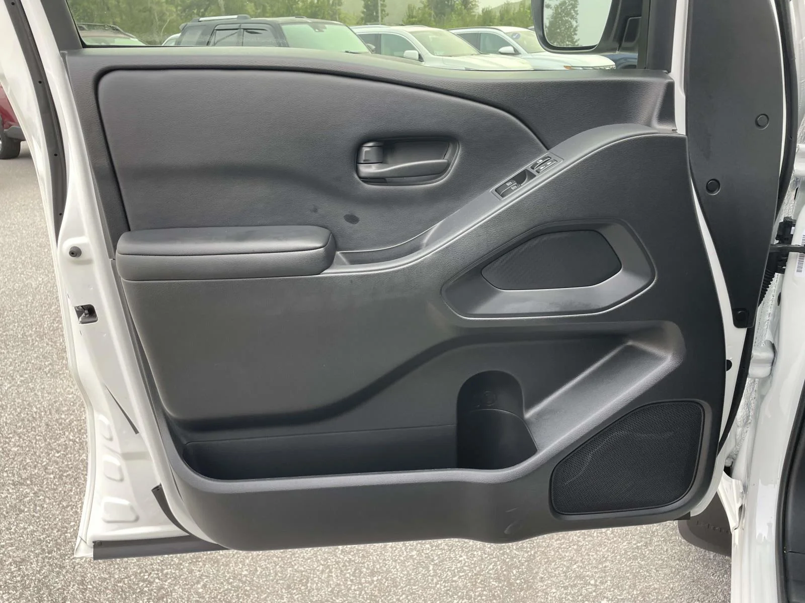 Used 2026 Glacier White Nissan S image 6