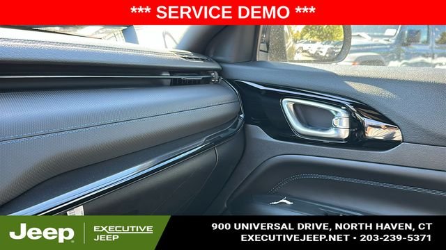 New 2025 Diamond Black Crystal Pearl-Coat Exterior Paint Jeep Limited image 18