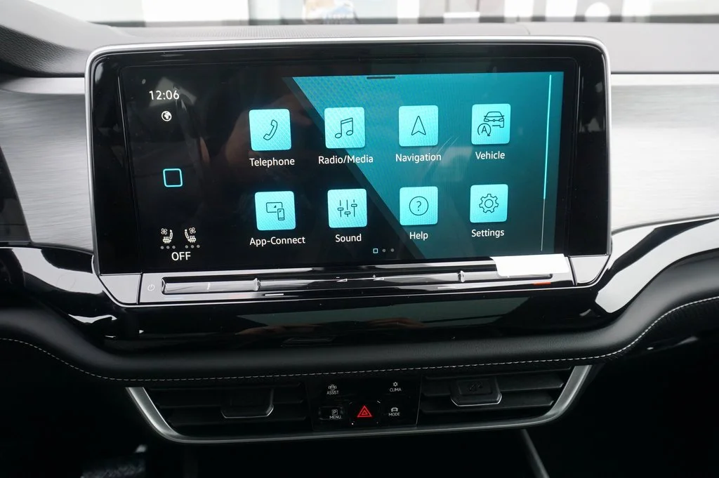 Certified Used 2026 Black Volkswagen SE w/Technology image 14