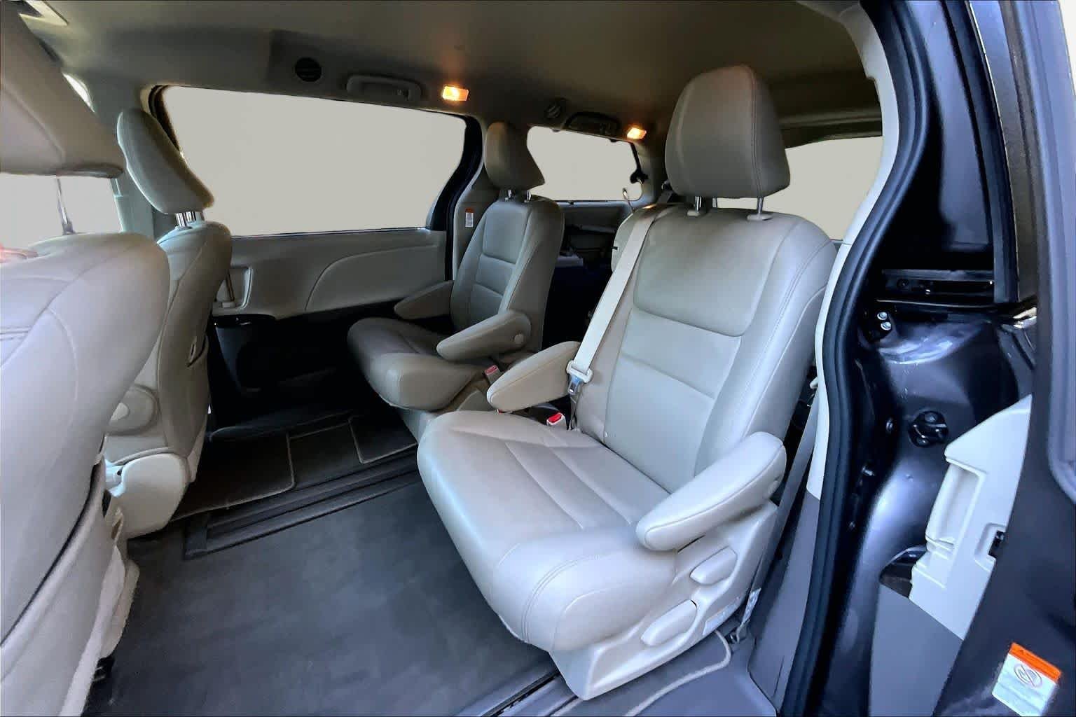Used 2020 Predawn Gray Mica Toyota XLE image 21