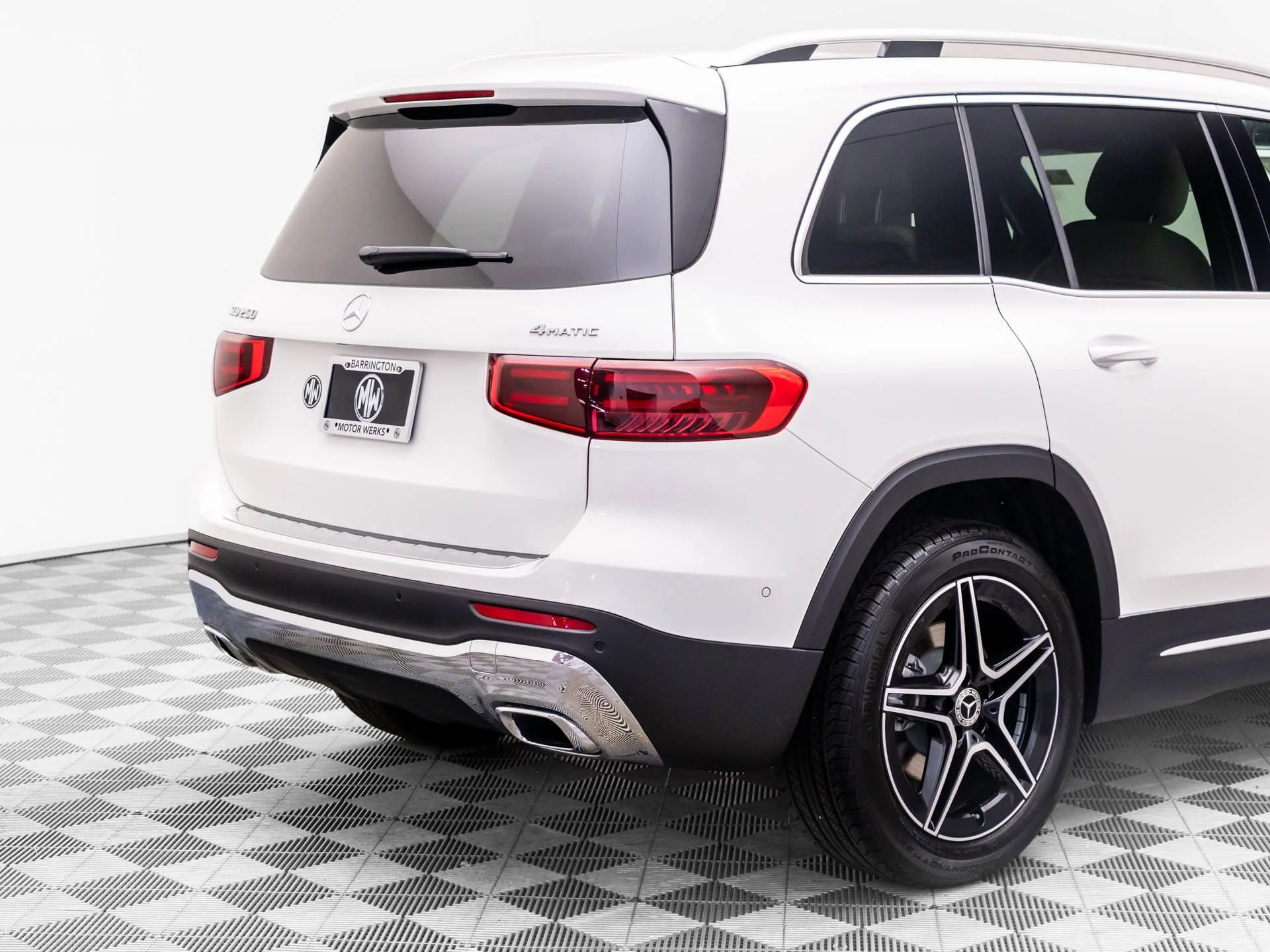 New 2026 White Mercedes-Benz GLB 250 image 37