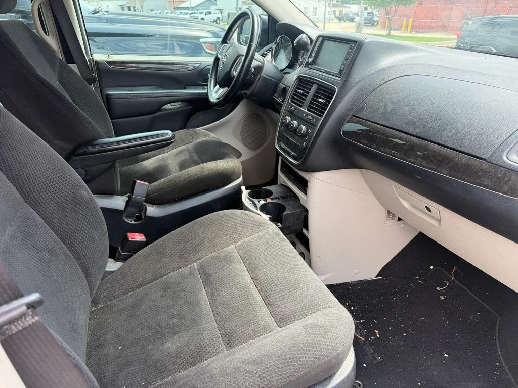 Used 2016 White Dodge AVP image 11