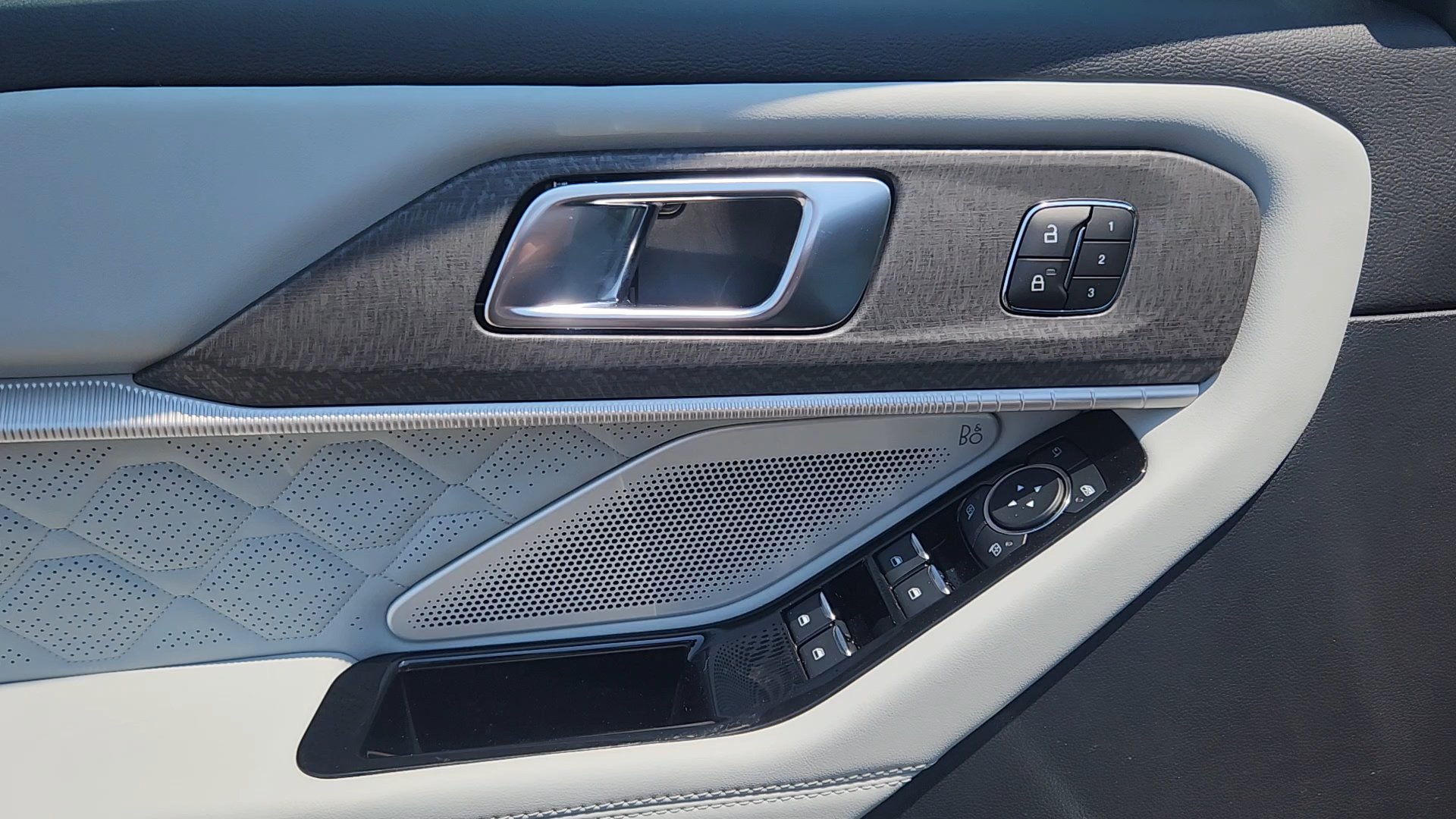 New 2026 Carbonized Gray Metallic Ford Platinum image 27