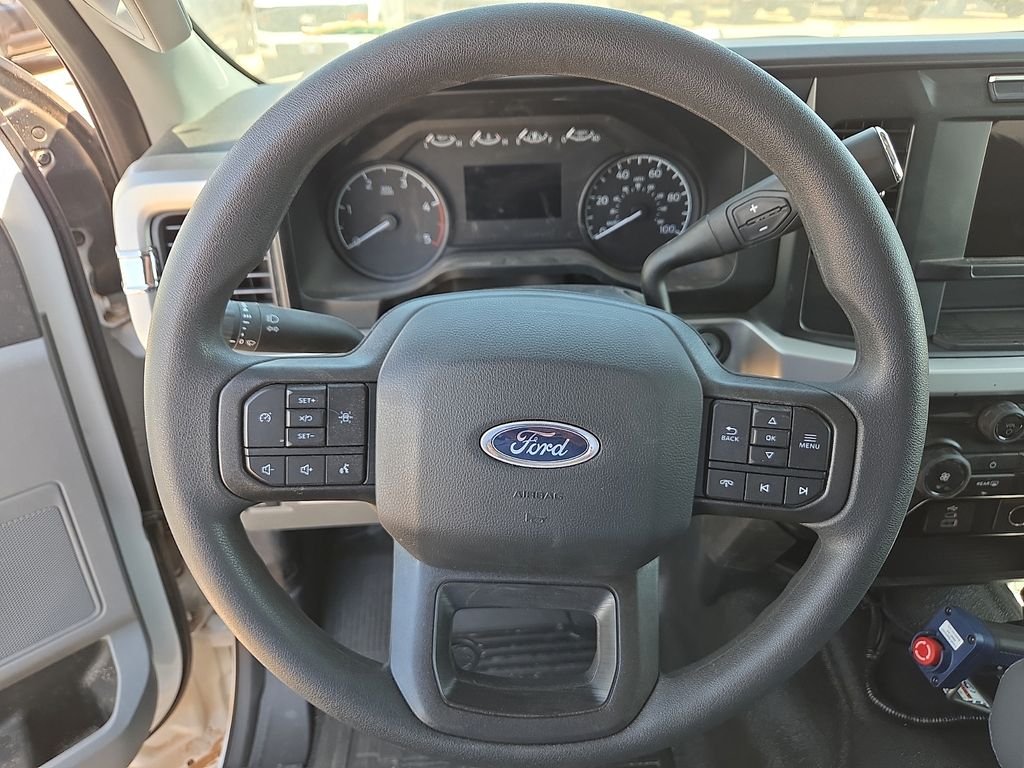 2024 Ford F-550 Super Duty Chassis Cab XL - Photo 24